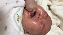 超可爱！3个月小宝宝嚎啕大哭，好想捏捏他的小胖脸！
