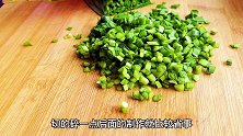 面粉里加一把韭菜，不包饺子不烙饼，开胃又美味，香