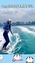 Angelababy冲浪摔了15次 看着游刃有余其实背后是掉进海里15次哈哈哈哈，越挫越勇，活力满满！