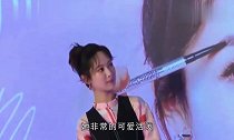 杨紫发搞笑微博,配图让人忍俊不禁这个伞真是又难受又不遮阳呢