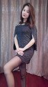 精致的色彩搭配加入，让整条包臀裙更多些甜美气息