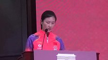 丁宁北大演讲谈伦敦奥运不公判罚说哭学霸 国乒队长送暖心拥抱