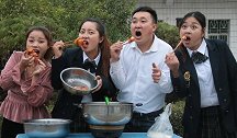 小楠拿了好多馒头，让老师做好吃的，结果老师做的拔丝馒头真好吃