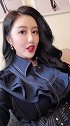 小姐姐一个人玩配音，容貌就像天仙，可惜衣服款式有点减分了