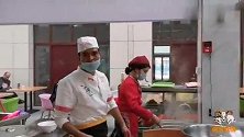新疆维吾尔族夫妻开美食档口，45元一顿中午饭，吃的非常扎实