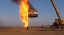 油田大火瞬间被吊车盖灭，简直太豪横了！