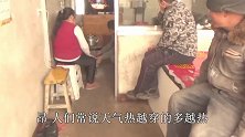今天农村黑妈要坐席，大黑父子吃土豆丝酸菜，米饭吃的乎乎香