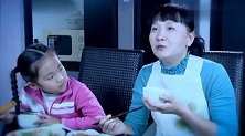 丈夫和大姑姐都在餐厅吃饭，妻子怀孕想吐，却不能让他们知道