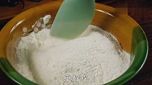做手擀面放碱还是不放碱呢！按照这个配方比例，劲道爽滑，煮不断