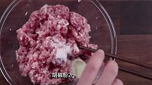 做韭菜馅饺子，直接调馅是大错特错，多加这一步，韭菜翠绿不出水
