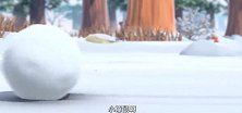 萌鸡小队：小睡鼠玩滑雪橇，太困睡着了滚下来，滚成了个大雪球