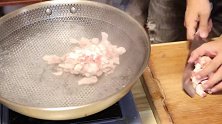跑去台湾学的卤肉饭，汤浓肉烂，香气扑鼻，多吃2碗饭