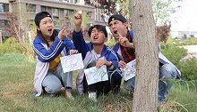 老师带学生户外寻宝，不料最后竟是老师满满的套路，有趣！