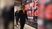 大战在即！马刺众将士抵达球馆 盖伊和阿德一脸严肃