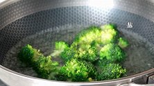张灯结彩宫灯虾球，红红火火过新年