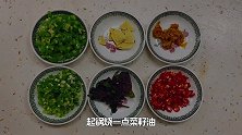 水煮鱼我只服湖南的做法，鱼肉鲜嫩，汤白似奶，每次吃连汤都不剩