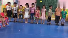 幼儿园小朋友们玩文字游戏，把宝宝整懵了