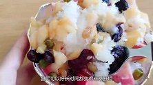 小哥制作巨无霸“刨冰”，一个比脸还要大，挤上果汁这外观绝了！