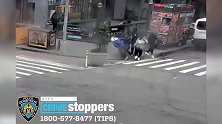 美国纽约一名流浪汉推倒73岁老人 当街抢劫钱包