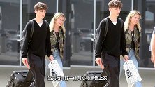 “戳爷”特洛耶·希文留卷发少年感十足与家人搭机大步走很匆忙
