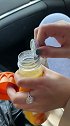 国内制造商，啥时候也考虑下这样设计瓶口，简单实用！
