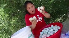 胖姐露一手，用20斤泥土，腌200个咸鸭蛋，满满一大桶！