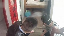 惊悚！出租屋内发出阵阵恶臭 房东从床底下发现一腐烂女尸