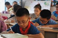 小学生背20斤书走10多公里：被妈妈责骂想找奶奶诉苦