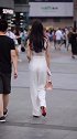 街拍看到貌美如花的小姐姐，心情萌萌哒