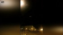 纽约时报发布视频：伊朗导弹击中德黑兰机场上空飞机