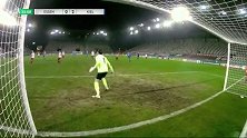 第35分钟埃森红白球员格罗特射门 - 打偏
