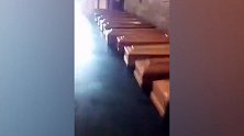 意大利教堂堆满棺材 有部分死者甚至五天未能下葬