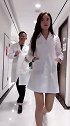 这就是传说中的走路一阵风吗？这身段也太妖娆了吧？