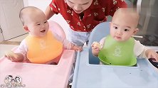 最搞笑双胞胎组合，吃根香蕉还玩那么多花样，看得宝妈笑到快岔气