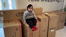 美国一名不到2岁幼童用妈妈的手机购物 下单近13000元家具