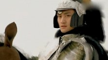 武功独步天下的大将军，把敌方头盔打下后，对方却露出绝世容颜