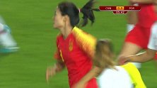 韩鹏主罚任意球弧线极佳 杨莉娜甩头攻门偏出