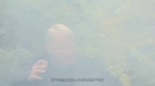 电闸一拉火花四射，看到浓烟里出来的电工，路人被恶作剧整懵了
