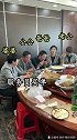 双方父母聚餐 有我这个开心果在   气氛差不了！