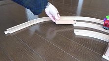 木制玩具轨道建设与电动火车