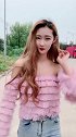 时尚飘逸的牛仔裤美女小姐姐,展现优美身材让人总是羡慕!
