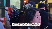 文章开面馆人气过于火爆，连武警都来维持秩序了，本人免费给客人送面条