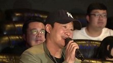 吴京便装“蹭听”导演论坛边上观众竟无知觉