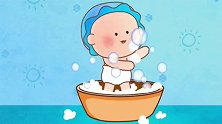 可可小爱：可可躺在澡盆里，洗的满身都是泡泡，开心的不行！