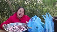 胖妹5斤羊蝎子做火锅，又香又辣，大家围着吃得很过瘾！