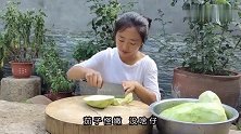 农村媳妇用菜籽油煎青茄子，色泽金黄焦香，吃面条就茄子，美哩很