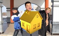 土豪学渣送老师一幢“黄金屋”，为何老师却不开心？