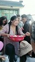 不知道这是哪里的结婚习俗，真没见过呢