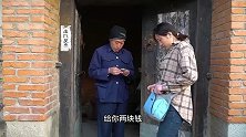 女儿每天往石头缝里塞钱，父亲跟踪发现后，不责备反倒也往里塞钱