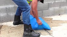 国外防洪沙袋没有沙，一遇水就膨胀，比传统沙袋好用多了
